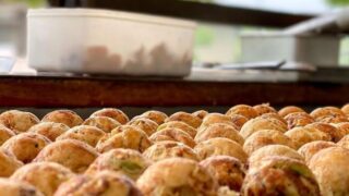 皓介のたこ焼き焼いてるところ