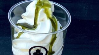 皓介ソフトクリームと抹茶シロップ